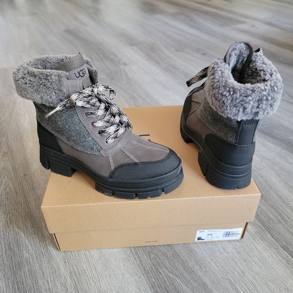 UGG Ashton Addie Tipped Waterproof Boot - Picture 2 of 10